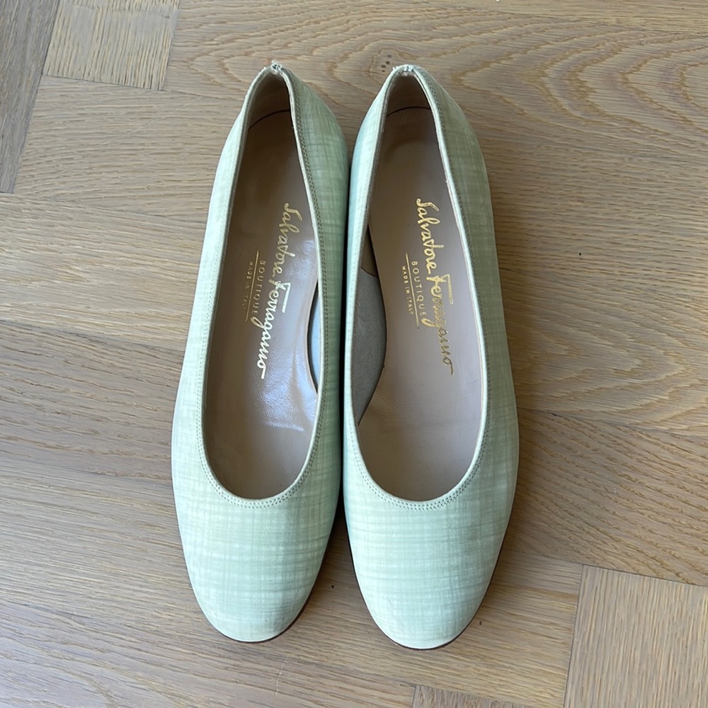 Ferragamo Boutique Mint Green Flats - Picture 1 of 4